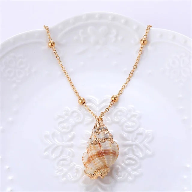 Boho Conch Shell Necklace – Summer Beach Pendant for Women
