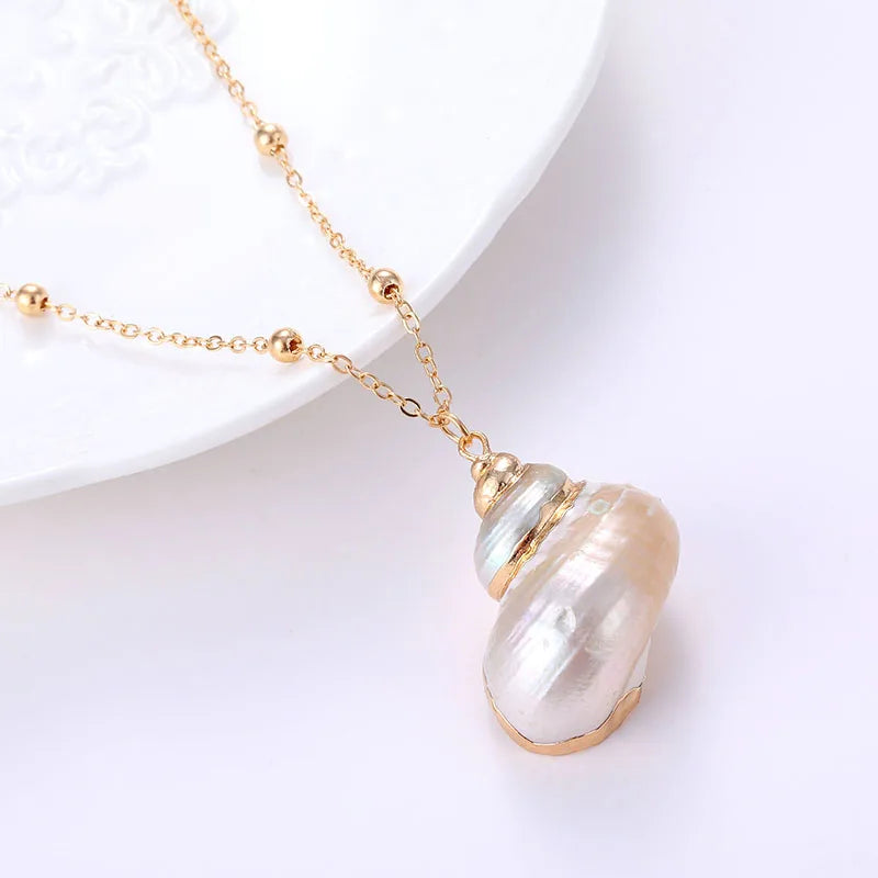 Boho Conch Shell Necklace – Summer Beach Pendant for Women