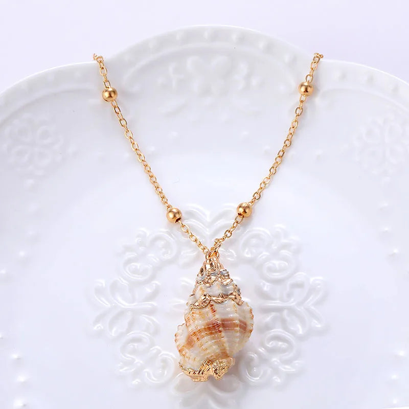 Boho Conch Shell Necklace – Summer Beach Pendant for Women