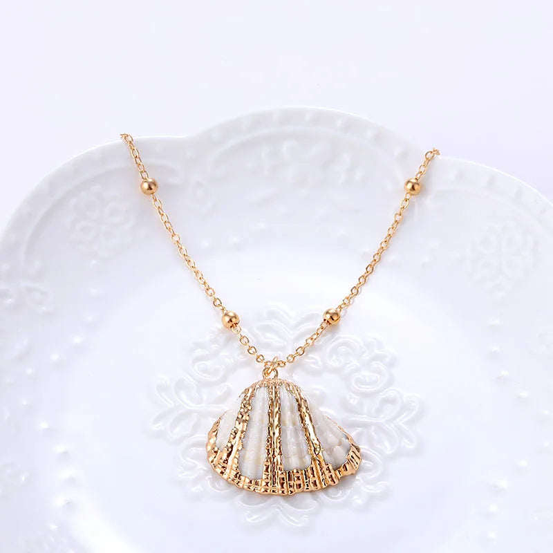 Boho Conch Shell Necklace – Summer Beach Pendant for Women