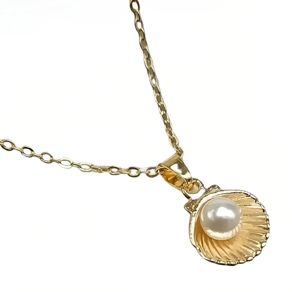 Elegant Pearl Shell Pendant Necklace – Ocean-Inspired Clavicle Chain for Women