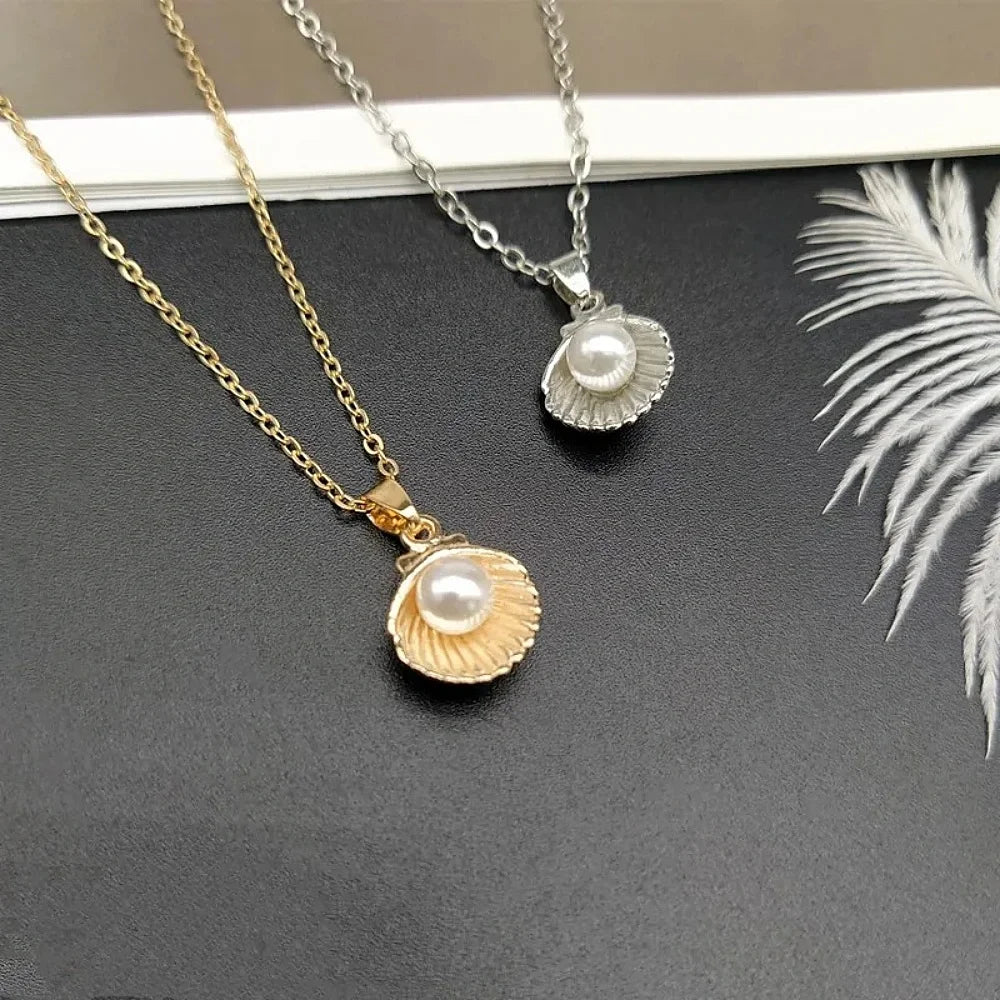 Elegant Pearl Shell Pendant Necklace – Ocean-Inspired Clavicle Chain for Women