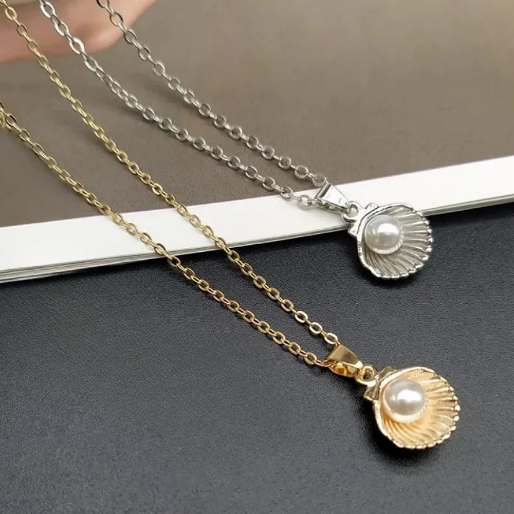 Elegant Pearl Shell Pendant Necklace – Ocean-Inspired Clavicle Chain for Women
