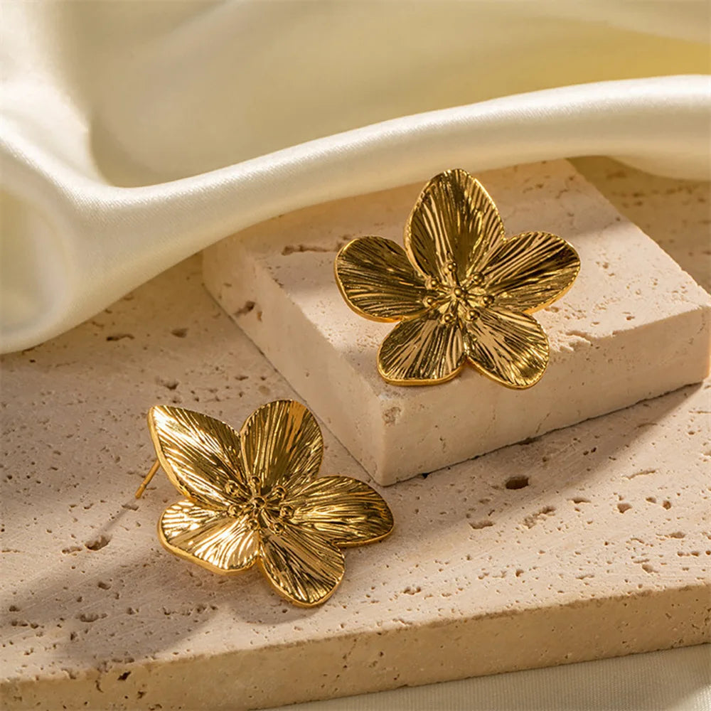 Vintage Flower Stud Earrings – 18K Gold Plated, Hypoallergenic Stainless Steel