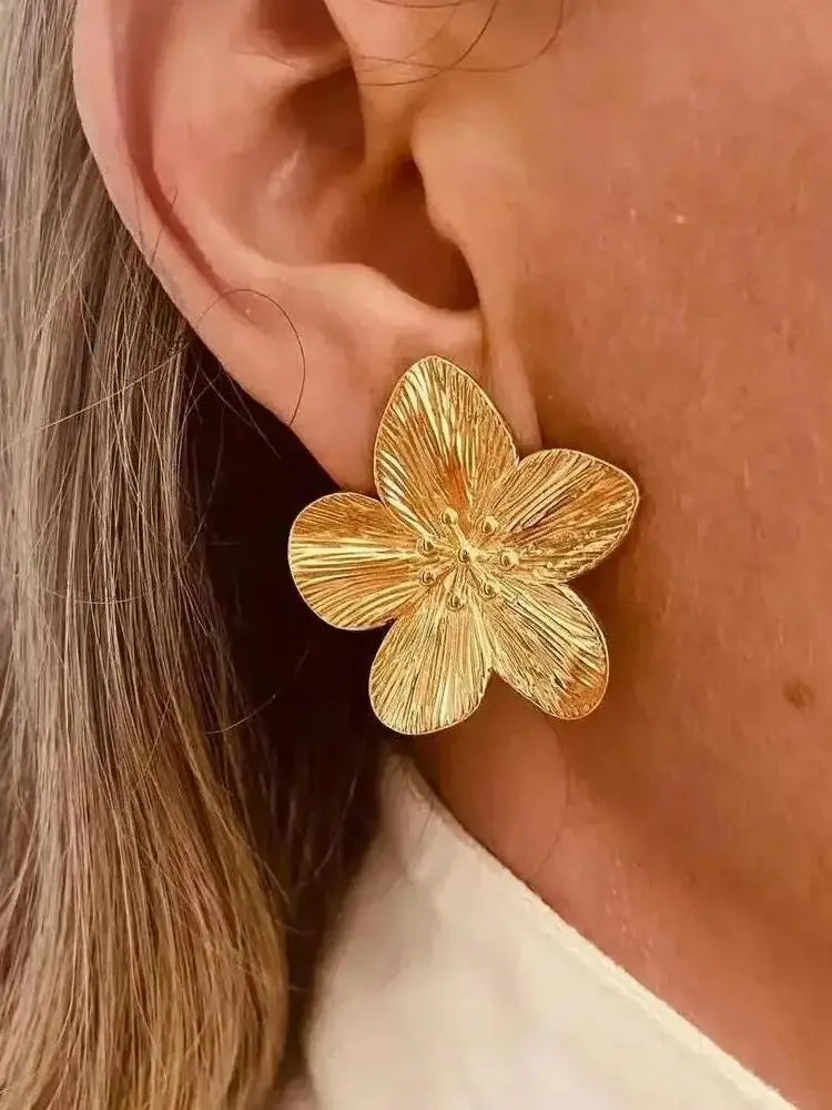 Vintage Flower Stud Earrings – 18K Gold Plated, Hypoallergenic Stainless Steel