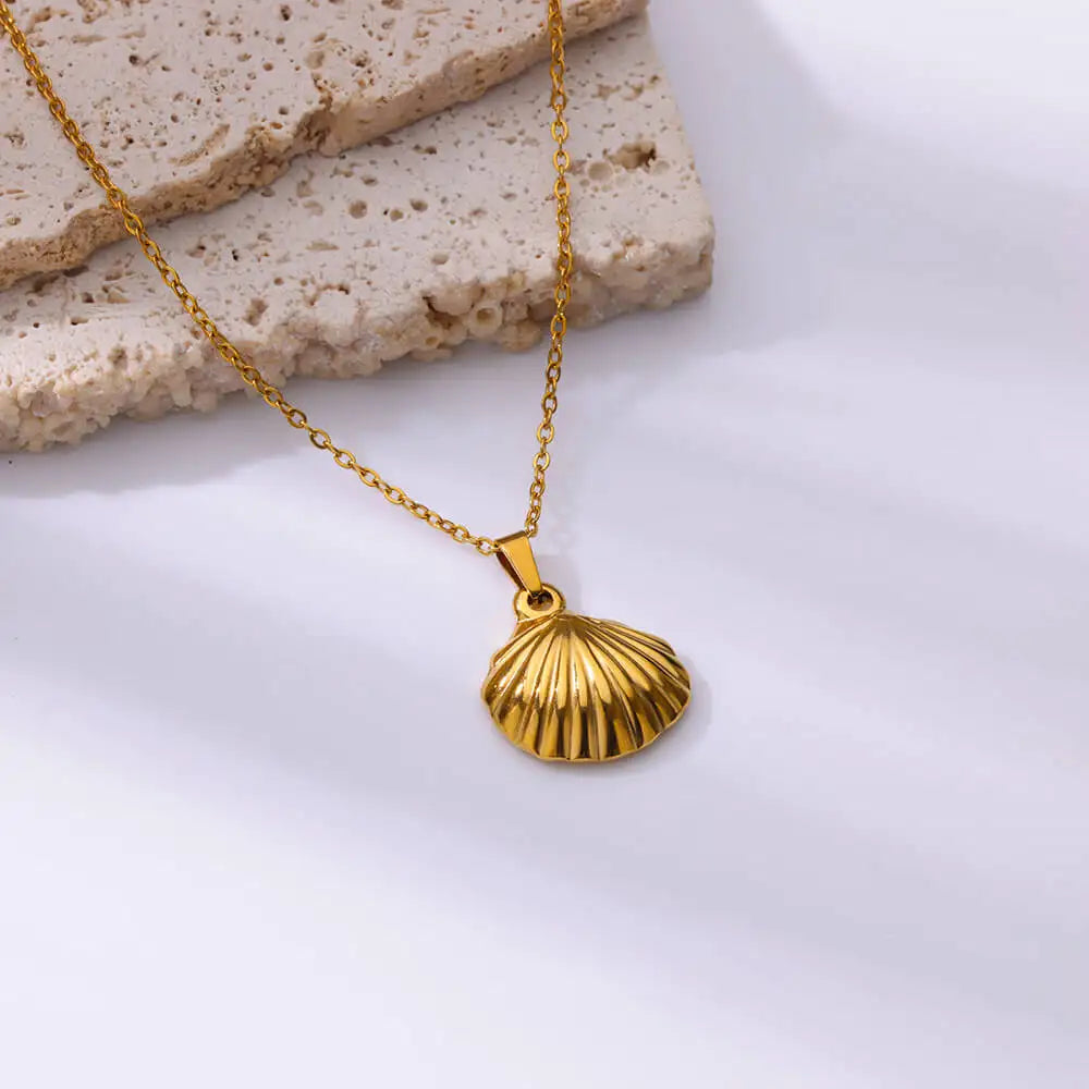 Summer Beach Starfish & Pearl Necklace – Gold Stainless Steel Pendant