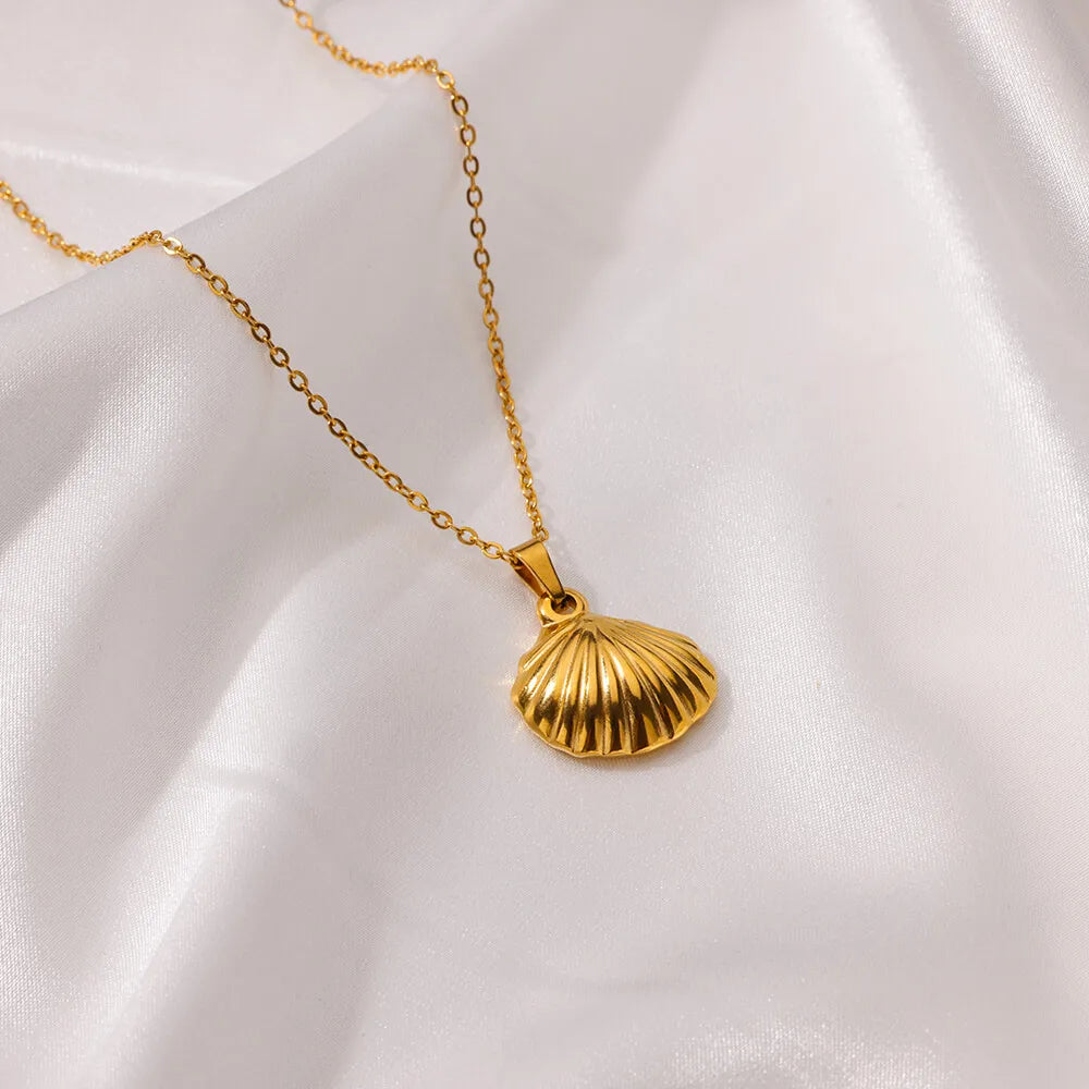 Summer Beach Starfish & Pearl Necklace – Gold Stainless Steel Pendant