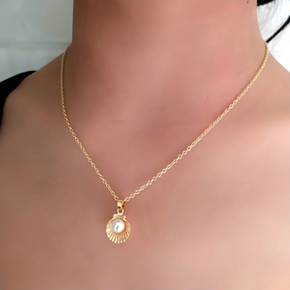 Elegant Pearl Shell Pendant Necklace – Ocean-Inspired Clavicle Chain for Women