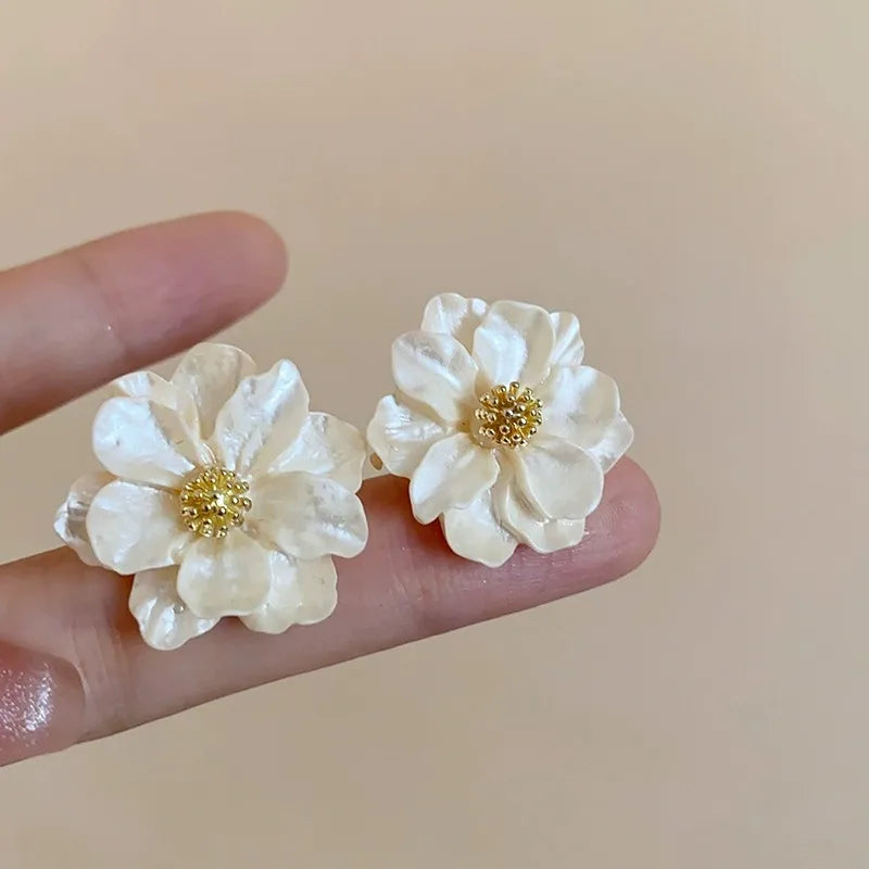 White Acrylic Flower Stud Earrings – Korean Sweet Petal Design