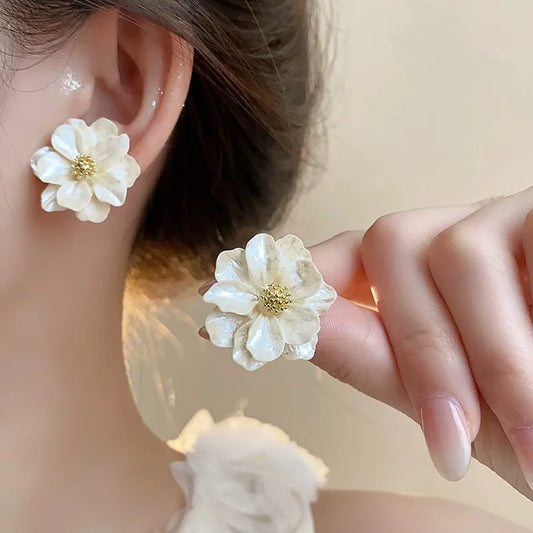 White Acrylic Flower Stud Earrings – Korean Sweet Petal Design